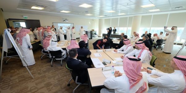 “السعودية” تعزز قدرات ملاحيها بثلاث ورش عمل لمستوى الـ (Top5)