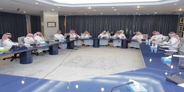 غرفة الرياض تناقش معوقات قطاع سيارات الأجرة