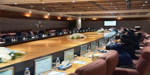 وزارة العمل والتنمية الاجتماعية تستعرض خدماتها الإلكترونية في غرفة الشرقية
