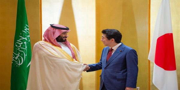ولي العهد السعودي مع رئيس الوزراء الياباني