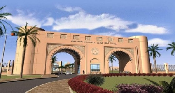 جولة لمدير جامعة الملك فيصل في البريد السعودي بالأحساء