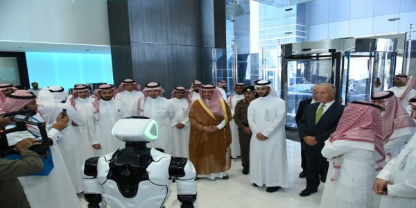 وزير التجارة يفتتح مركز “ذكاء” لعلوم البيانات والذكاء الاصطناعي ذكاء