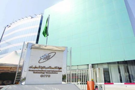 «الاتصالات» تصدر وثيقة لتنظيم خدمة التوصيل عبر المنصات الإلكترونية