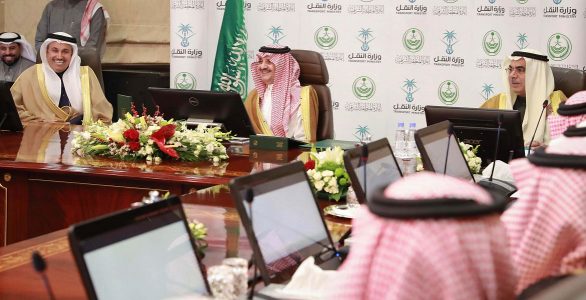 بالصور.. أمير الشرقية يُدشن 3 مشروعات للطرق بالمنطقة أمير الشرقية
