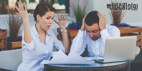 4 طرق حقيقية لمساندة زميل يمر بمحنة زميل عمل