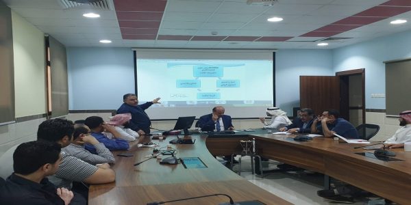 مدير عام مدارس التعلم الذكي يلتقي عددًا من القيادات التعليمية مدارس التعلم الذكي