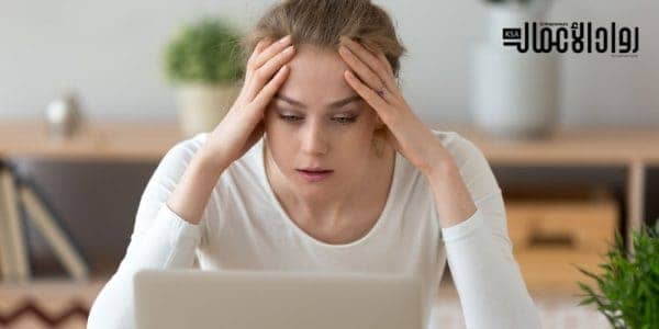 أبرزها الاكتئاب.. سلبيات العمل من المنزل سلبيات العمل من المنزل