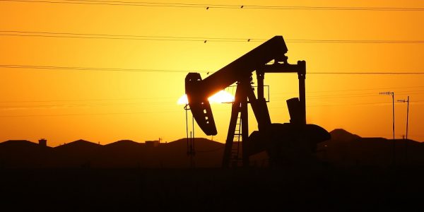 انخفاض سعر النفط العالمي بنسبة 0.68% انخفاض سعر النفط
