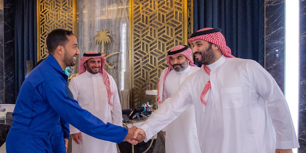 سمو ولي العهد يستقبل رواد الفضاء السعوديين قبل انطلاق رحلتهم إلى الفضاء ولي العهد