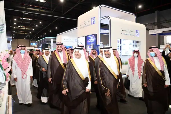تفقد أمير المنطقة الشرقية معرض توظيف 2023