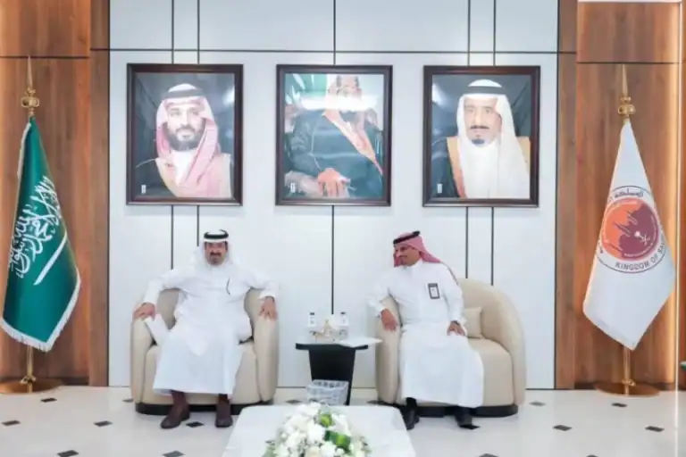 محافظ بيش يبحث سبل تنمية وتطوير الفرص الاستثمارية بالمحافظة محافظ بيش