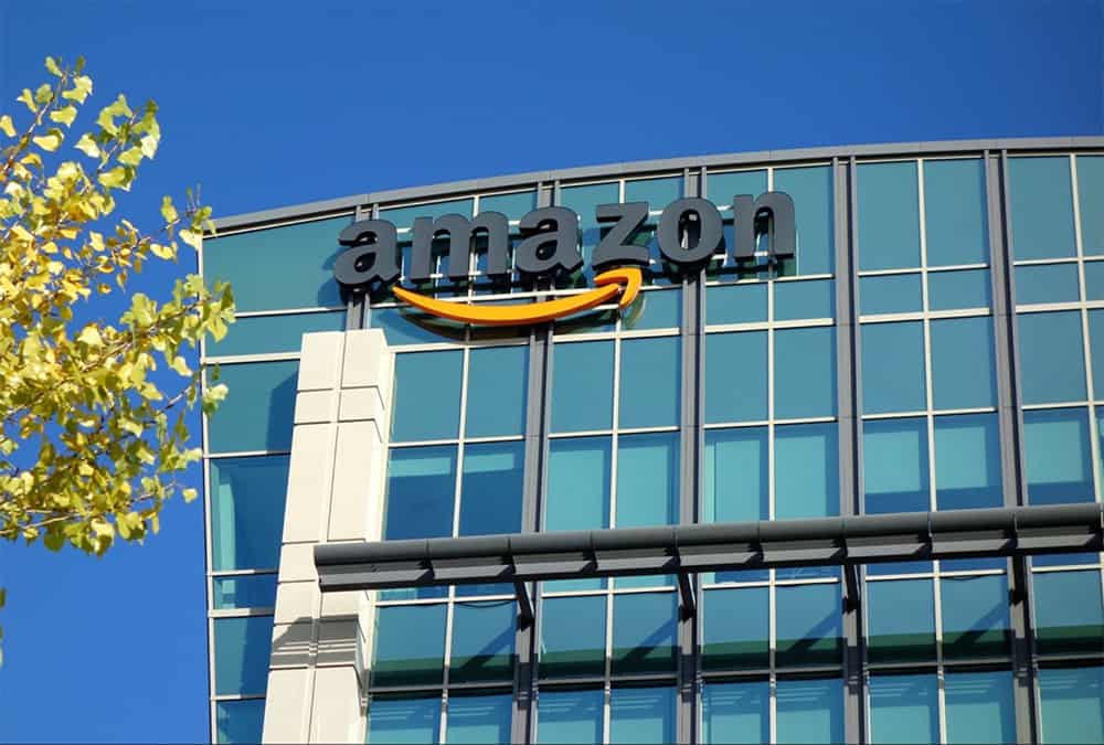 «أمازون» تضخ 11 مليار دولار لتسليح مستودعاتها بروبوتات ذكية تتحدث وتتخذ القرارات