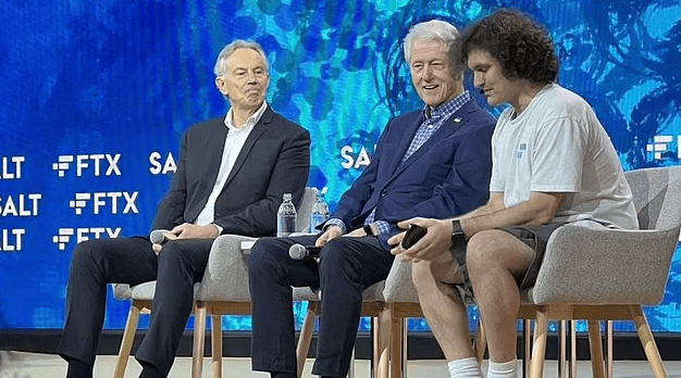 محتال البيتكوين مع توني بلير