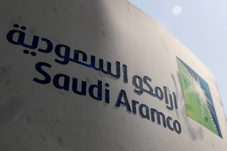 أرامكو تستخدم تقنيات إنترنت الأشياء لصناعة طاقة أكثر أمانًا وذكاءً