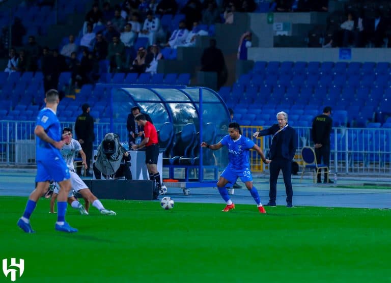 الهلال يعزز الصدارة ويهزم ناساجي بثنائية بدوري أبطال آسيا
