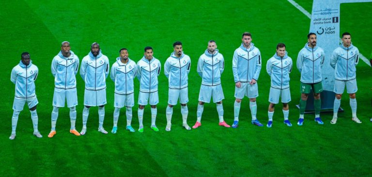 النصر يتقدم على الرياض بثنائية مقابل هدف في الشوط الأول