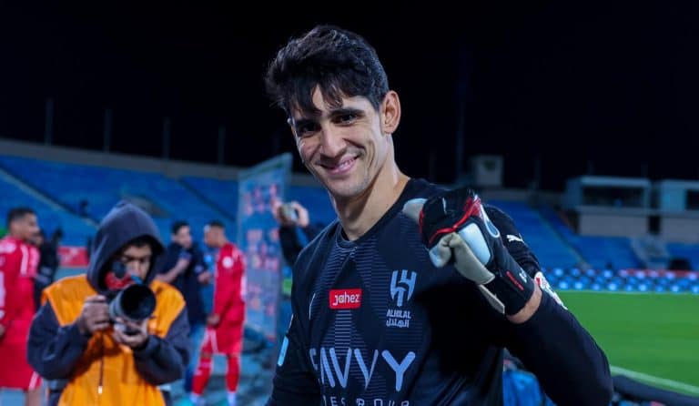 نادي الهلال يتسلح بالخبرة أمام أبها في الدوري السعودي