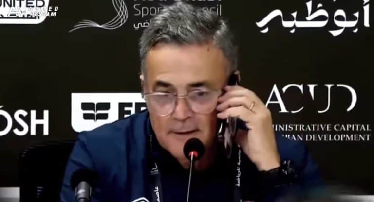 جوزيه مورينيو يتصل بمدرب فيوتشر أثناء المؤتمر الصحفي على الهواء (فيديو)
