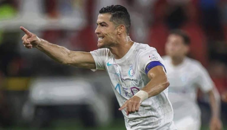 كريستيانو رونالدو يقود هجوم النصر ضد التعاون في الدوري السعودي