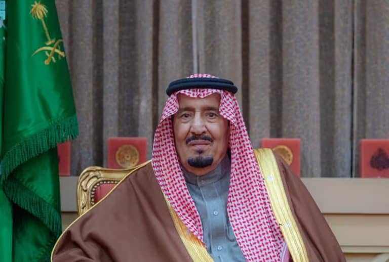 أمام خادم الحرمين.. الأمراء يؤدون القسم بعد الأوامر الملكية بتعيينهم في مناصبهم الجديدة بحضور خادم الحرمين.. الأمراء يؤدون القسم بعد الأوامر الملكية بتعيينهم في مناصبهم الجديدة