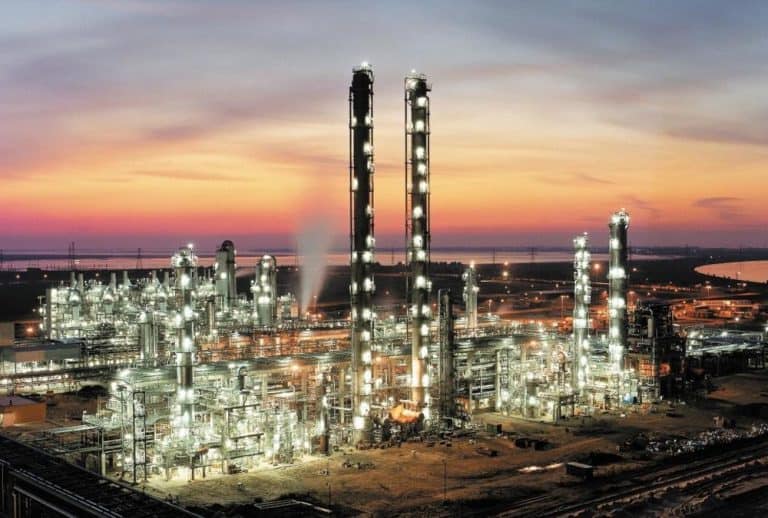 “الفالح”: 600 مليار دولار استثمارات في قطاع البتروكيماويات استثمارات بحجم 600 مليار دولار بقطاع البتروكيماويات