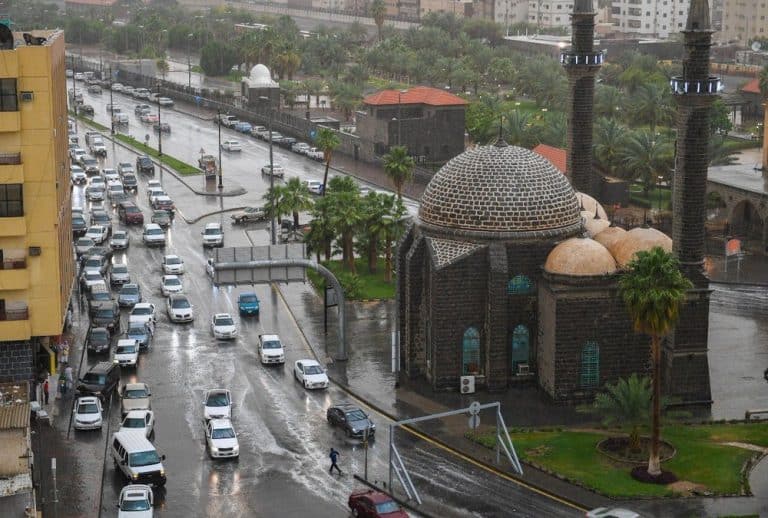 الأمطار تغمر المدينة المنورة متبوعة بانعدام في مستوى الرؤية