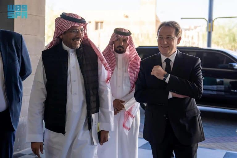 أثناء فعالية لـ برنامج تطوير الصناعة الوطنية