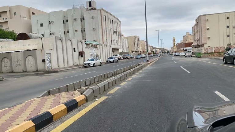 بالصور إغلاق مدخل الطريق المؤدّي لجامع الشيخة منيرة بمكة بالصور إغلاق مدخل الطريق المؤدّي لجامع الشيخة منيرة بمكة