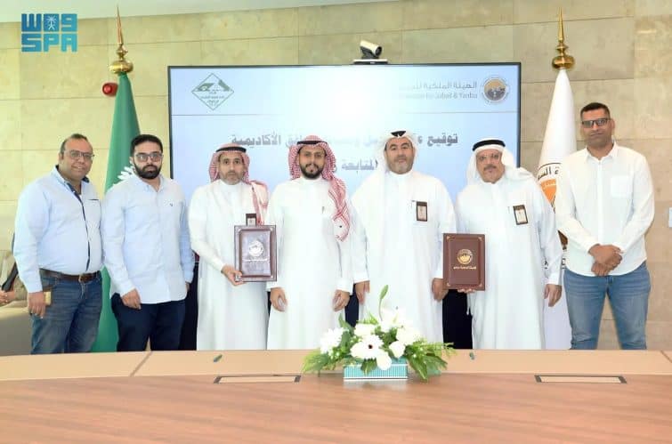عقب توقيع اتفاقية في مدينة ينبع الصناعية