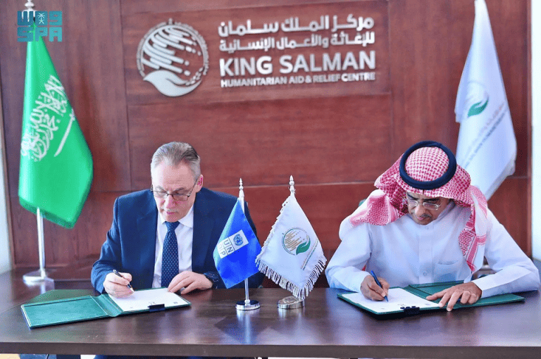 السعودية تساهم بـ8 ملايين دولار إضافية لمعالجة آثار خزان “صافر” مركز الملك سلمان للإغاثة يوقع اتفاقية