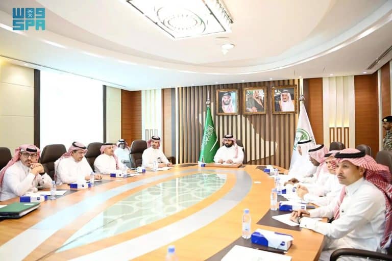 نائب أمير جازان يطلع على استعدادات لجنة تنظيم المعرض الدولي للبن السعودي 2024 نائب أمير جازان يحضر معرض جازان للبن 2024