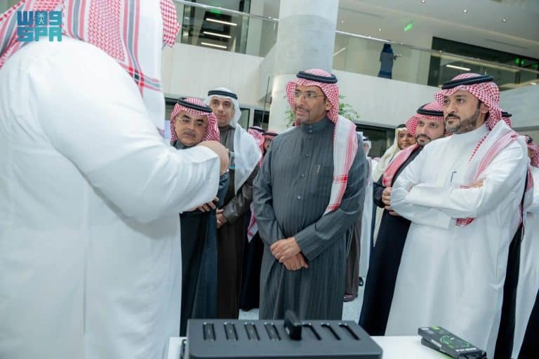 وزير الصناعة يدعم المنشآت الصغيرة والمتوسطة