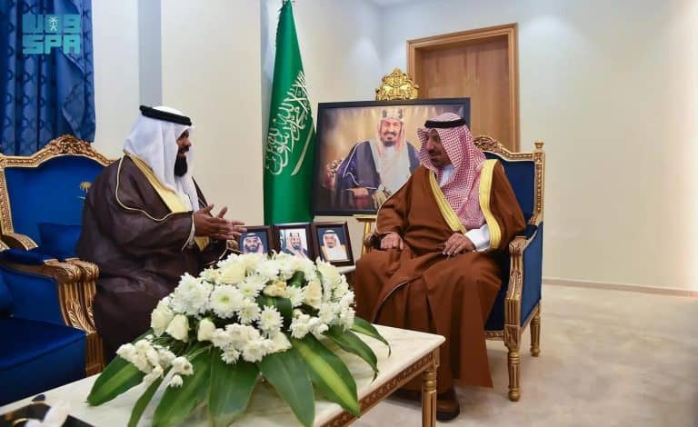الأمير جلوي بن عبدالعزيز يستعرض التقرير الختامي لمهرجان مزاد نجران الأول للإبل الأمير جلوي بن عبدالعزيز يستعرض التقرير الختامي لمهرجان مزاد نجران الأول للإبل