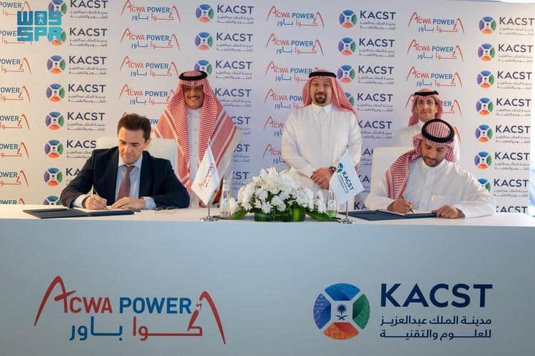 اتفاقية تاريخية بين “كاكست” و”أكوا باور” حول الطاقة النظيفة.. تفاصيل