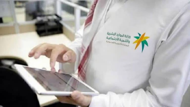 لجنة التوطين بنجران تتابع أعمالها في منافذ بيع العطور والعود لجنة التوطين في نجران