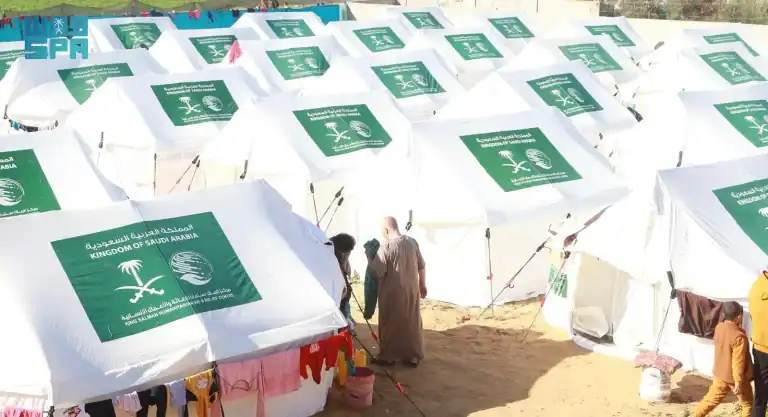 مركز الملك سلمان للإغاثة يوزع مساعدات إيوائية للمتضررين في قطاع غزة مركز الملك سلمان للإغاثة