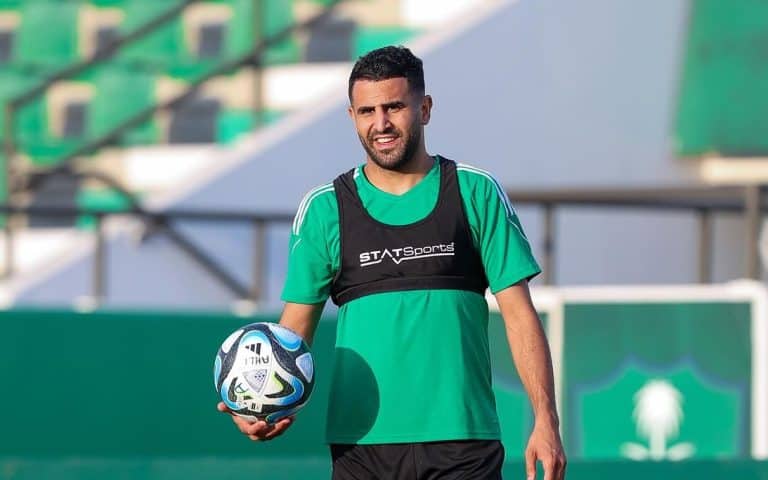 تشكيل الأهلي ضد الطائي في دوري روشن.. نجوم الراقي يظهرون بالزي السعودي