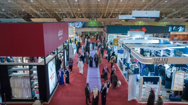 بأكثر من 70 ألف زائر.. مشاركة واسعة في أكبر معارض الأقمشة الرجالية بالرياض معرض الأقمشة الرجالية
