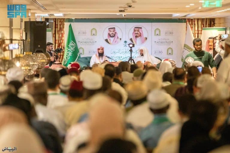 ضيوف الرحمن في لقاء مع إمام المسجد النبوي المسجد النبوي