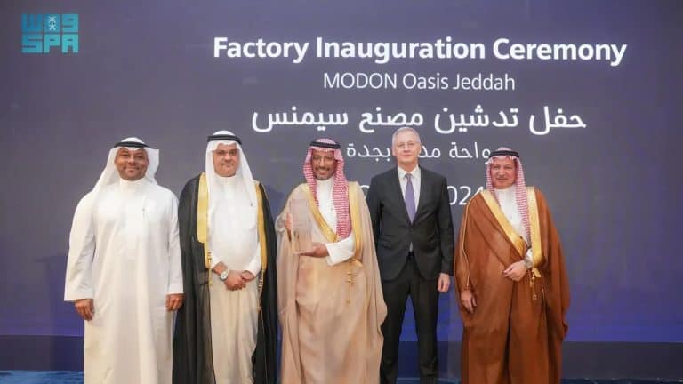 سيمنس تفتتح مصنعًا للمعدات الكهربائية