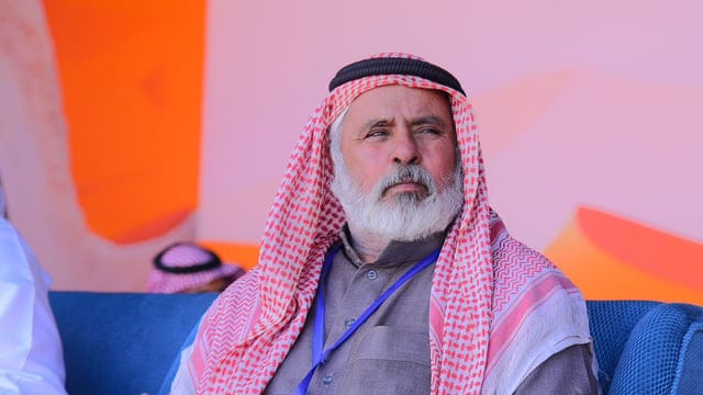 سبعيني يعشق الإبل
