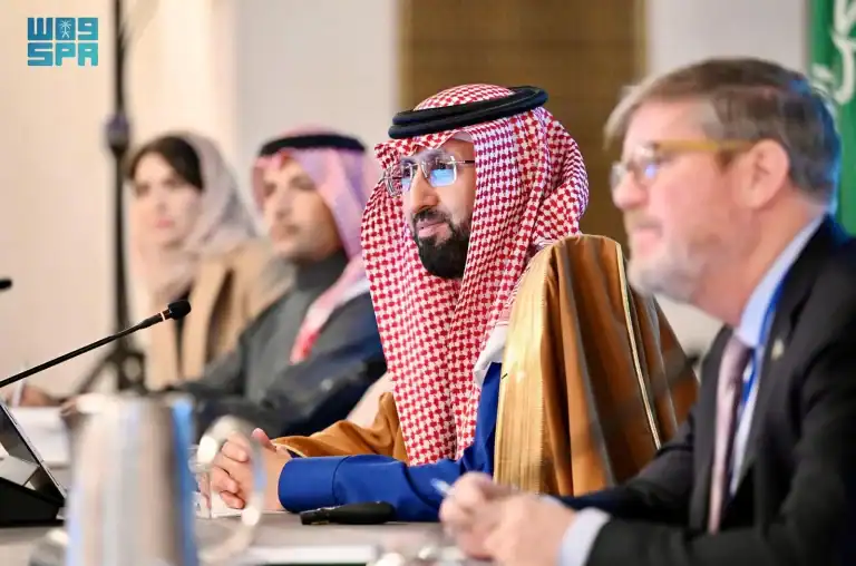 رئيس “الغذاء والدواء” يستعرض فرص الاستثمار في توطين صناعات الدواء مع شركات أمريكية رئيس الغداء والدواء في لقاء مع شركات أمريكية