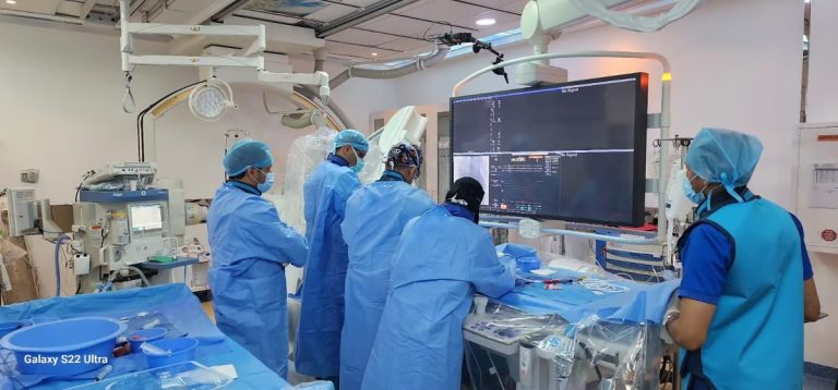 عبر البث المباشر.. عملية قسطرة قلبية ناجحة تبرز تفوق المملكة في ذلك المجال بث مباشر لعملية قسطرة قلبية ناجحة
