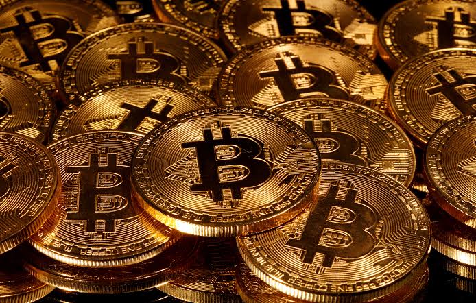 سعر بيتكوين يحوم حول أعلى مستوى على الإطلاق