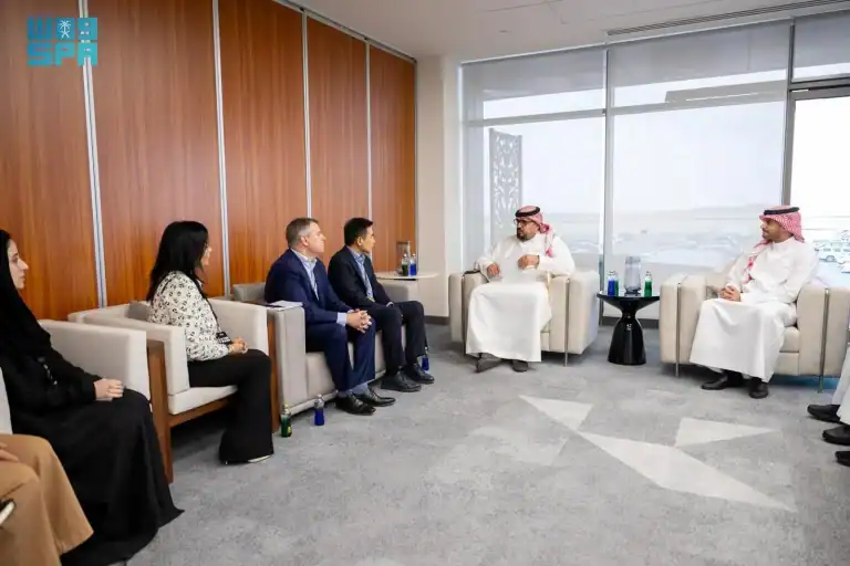 وزير الاقتصاد والتخطيط يلتقى رئيس Zoom