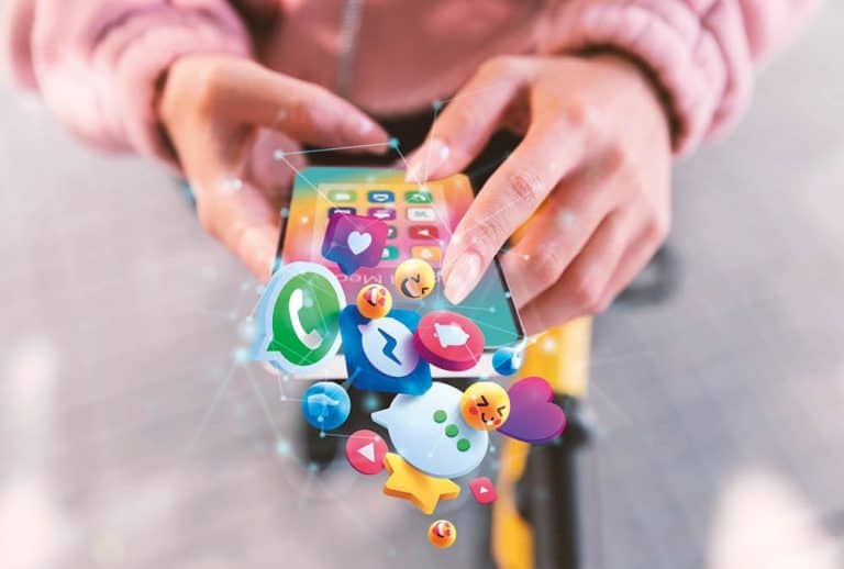 مسؤول التواصل الاجتماعي