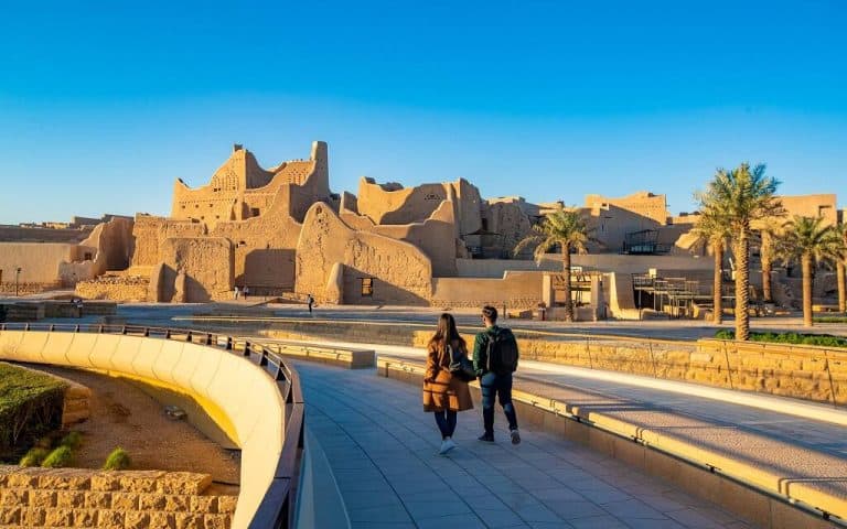 مجلس السفر العالمي يتوقع مساهمة السياحة بـ498 مليار ريال باقتصاد السعودية في 2024 السياحة السعودية
