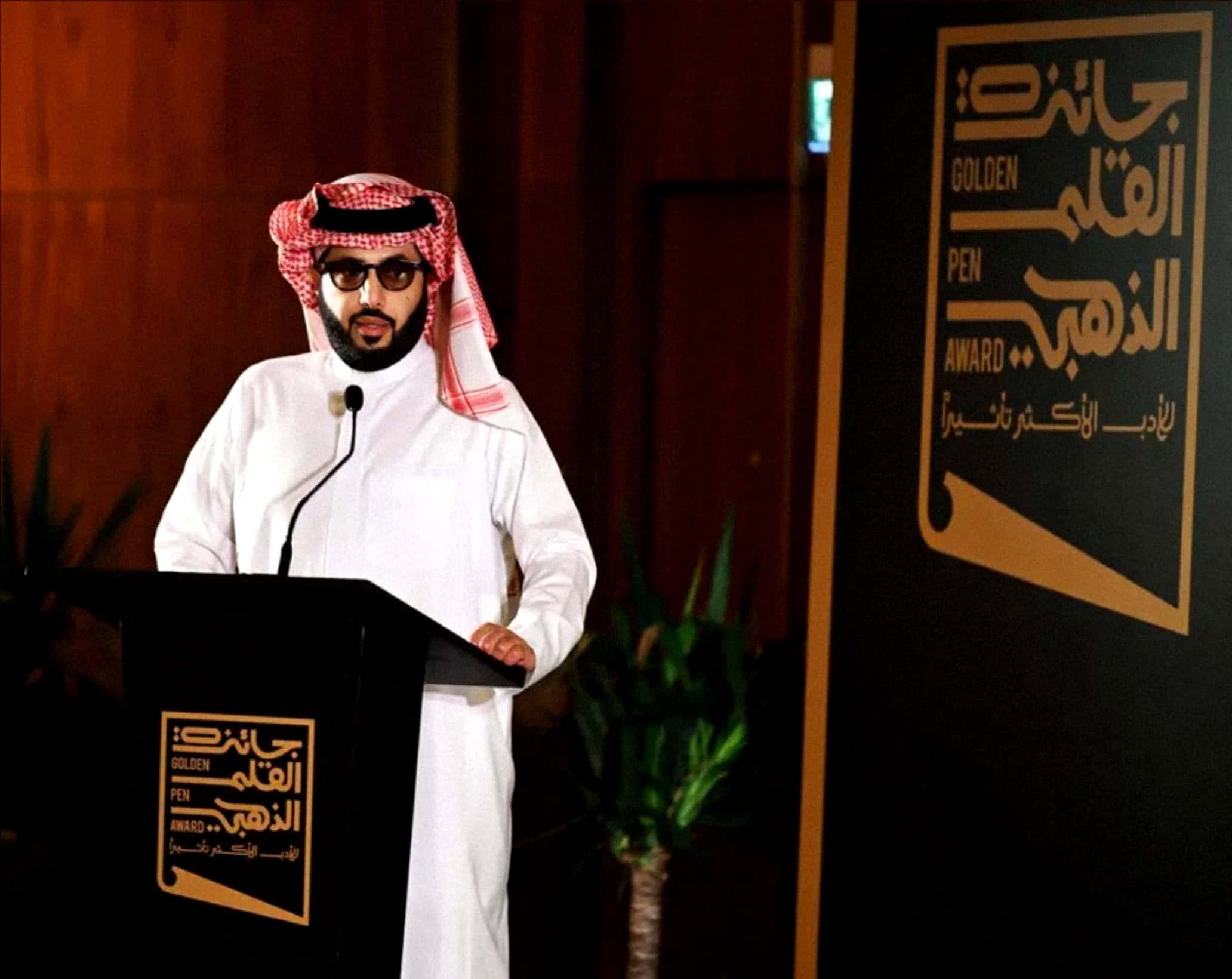 تركي آل الشيخ يدشن الموقع الإلكتروني لجائزة القلم الذهبي