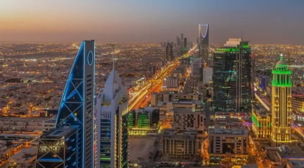 الاستثماري الجرئ ووزير المالية السعودي