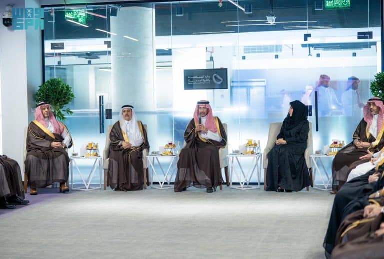 وزير الصناعة يطلق “رافد” لإنشاء مصانع ابتكارية بالجامعات السعودية رافد